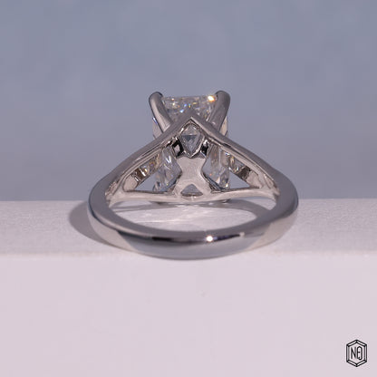 Emerald Diamond Engagement Ring with Classic Solitaire Setting, Split Shank