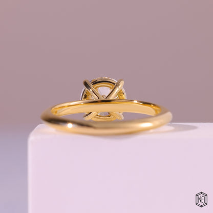 Round Cut Diamond Engagement Ring, Modern Solitaire