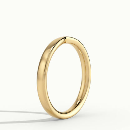 2.4mm Pinched Wedding Band in 18K Yellow Gold